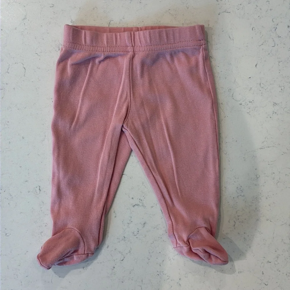 Just One You 4-pack of Onesies with Matching 2-pack of footie pants. Size 3M